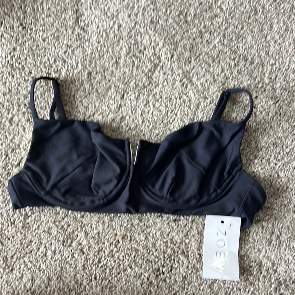 NWT Zoew bikini top